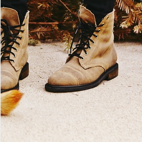 Mission boots : activée ! J’ai retourné le web à la recherche de mes futures bottines vegan et je vous propose une belle petite sélection de work boots / combat boots sans cuir et sans aucune matière d’origine animale ! www.sweetandsour.fr