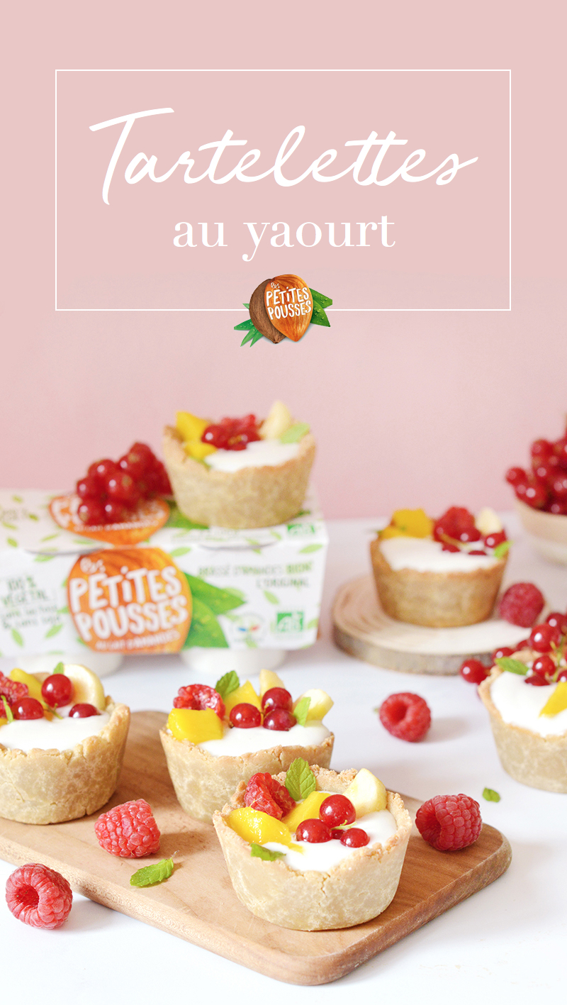 Ca vous dit des petites tartelettes au yaourt et aux fruits aujourd’hui ? Dans cette recette, les super yaourts vegan Les Petites Pousses sont à l’honneur !