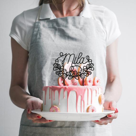 A l’occasion de la sortie de mon livre « Ça c’est du gâteau » aux éditions Laplage, je me suis dit que ce serait chouette de vous faire une sélection shopping avec quelques accessoires sympa pour décorer ses gros gâteaux.